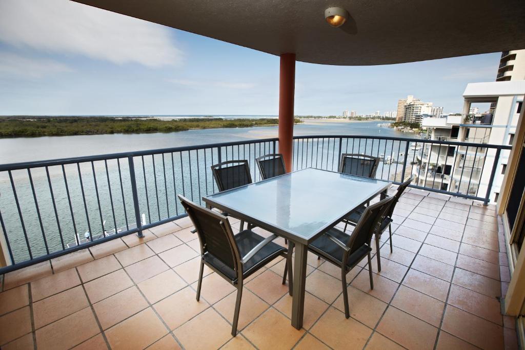 On The River Apartments Maroochydore Zimmer foto